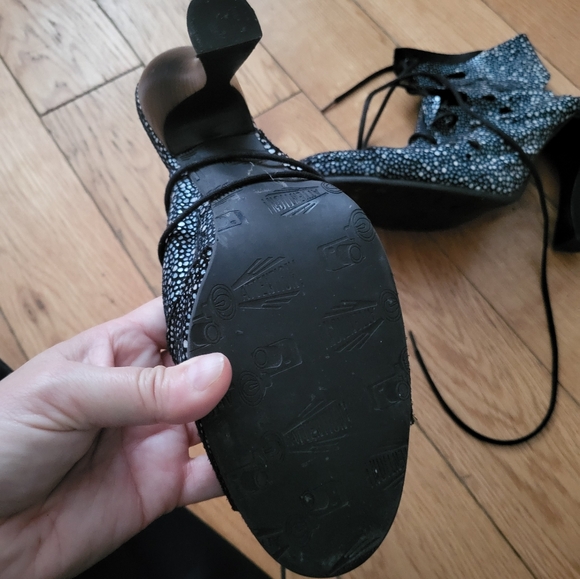 John fluevog size 8 spotted leather heels - Picture 5 of 5